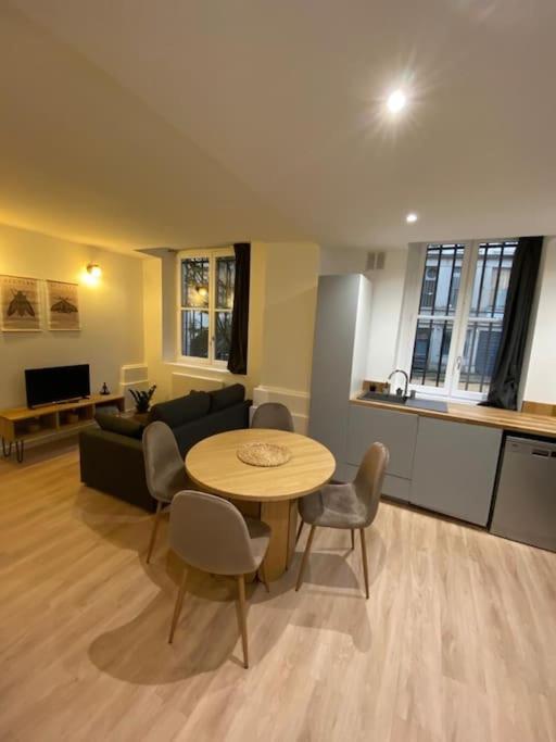 Appartamento Cozy 1Br+Sofa Bed In Lyon Center Esterno foto