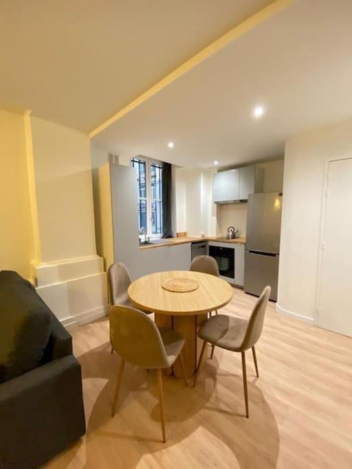 Appartamento Cozy 1Br+Sofa Bed In Lyon Center Esterno foto